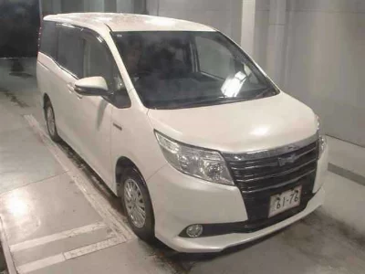 TOYOTA NOAH
