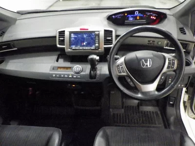 HONDA FREED SPIKE