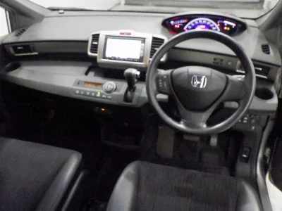 HONDA FREED SPIKE