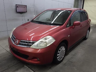NISSAN TIIDA