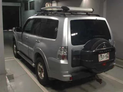 MITSUBISHI PAJERO