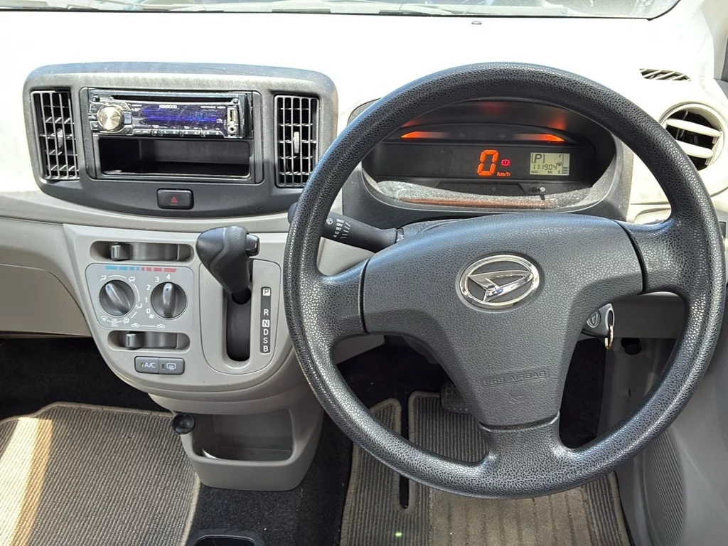 Daihatsu Mira e:S  с аукциона в Японии