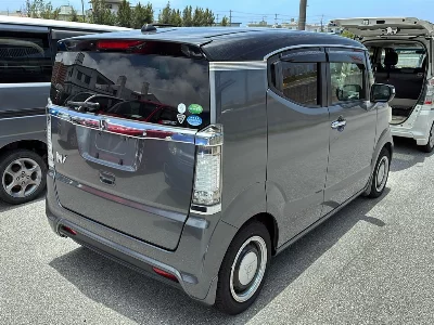 HONDA N-BOX SLASH