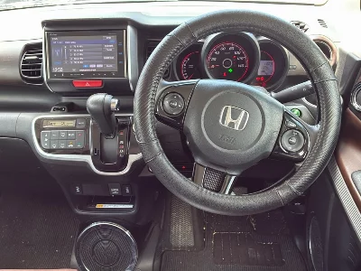 HONDA N-BOX SLASH
