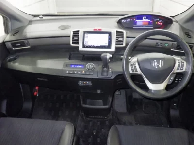 HONDA FREED SPIKE