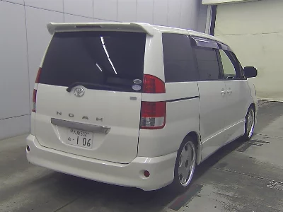 TOYOTA NOAH
