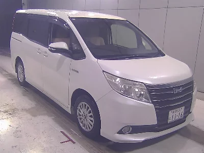 TOYOTA NOAH