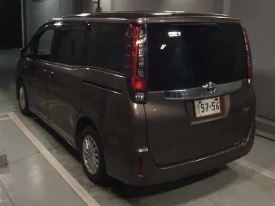 TOYOTA NOAH