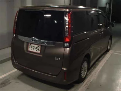 TOYOTA NOAH