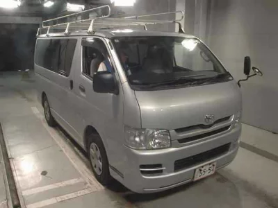TOYOTA REGIUS VAN