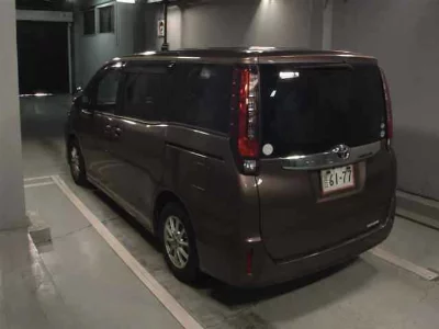TOYOTA NOAH