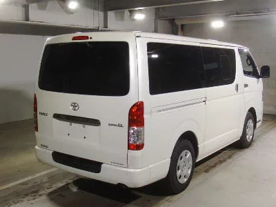 TOYOTA HIACE VAN