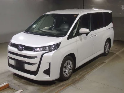 TOYOTA NOAH