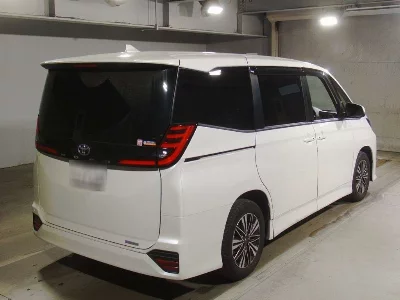 TOYOTA NOAH