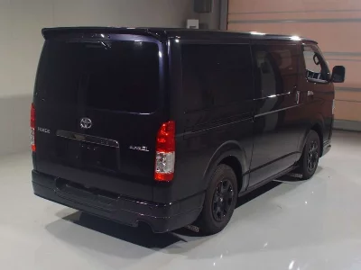 TOYOTA HIACE VAN