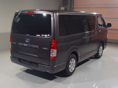 TOYOTA HIACE VAN