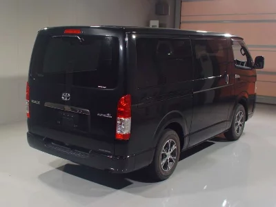 TOYOTA HIACE VAN