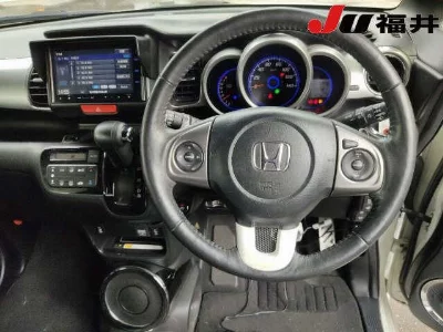 HONDA N-BOX SLASH