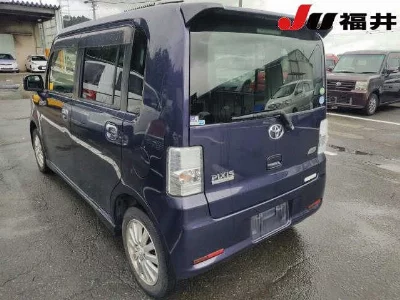 TOYOTA PIXIS SPACE