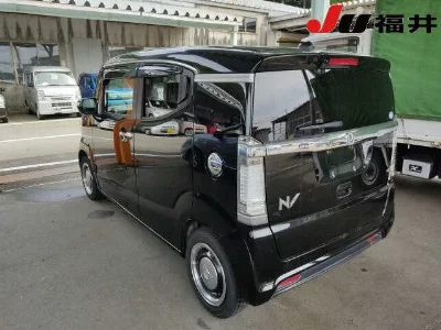 HONDA N-BOX SLASH