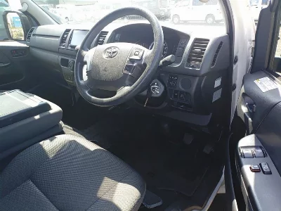 TOYOTA HIACE