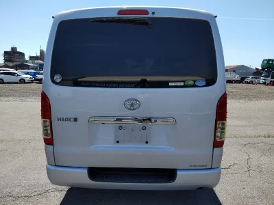 TOYOTA HIACE