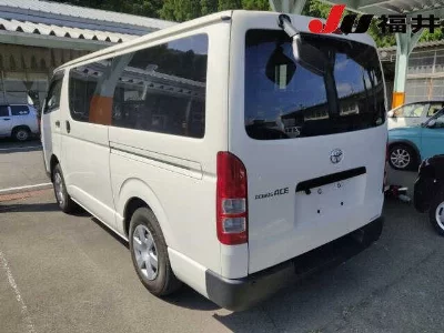 TOYOTA REGIUS VAN