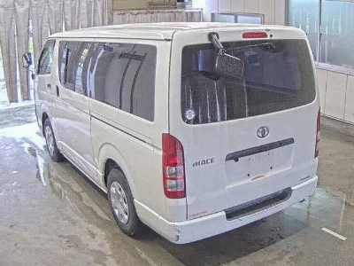 TOYOTA HIACE VAN