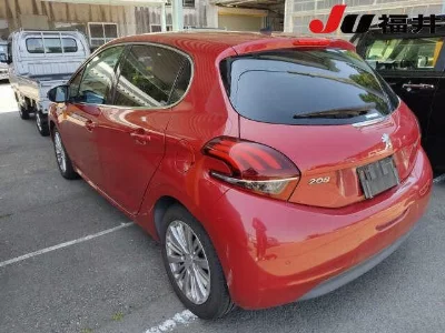 PEUGEOT 208