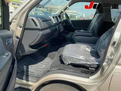 TOYOTA HIACE WAGON