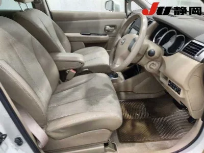 NISSAN TIIDA