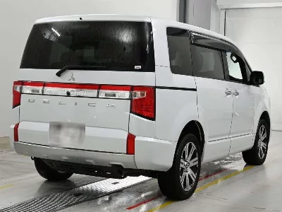 MITSUBISHI DELICA D:5