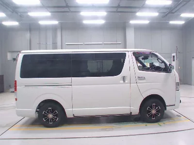 TOYOTA REGIUS VAN