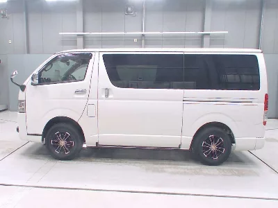 TOYOTA REGIUS VAN