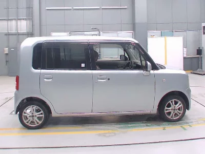 TOYOTA PIXIS SPACE