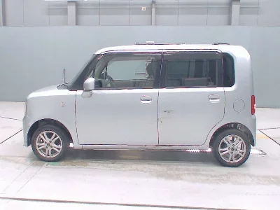 TOYOTA PIXIS SPACE