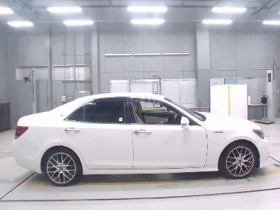 TOYOTA CROWN HYBRID