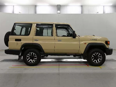TOYOTA LAND CRUISER 70