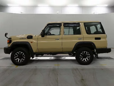 TOYOTA LAND CRUISER 70