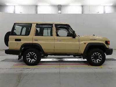 TOYOTA LAND CRUISER 70
