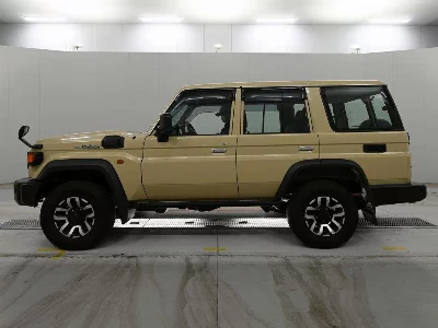 TOYOTA LAND CRUISER 70