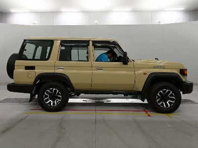TOYOTA LAND CRUISER 70