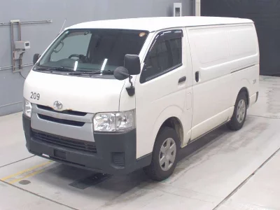 TOYOTA HIACE VAN