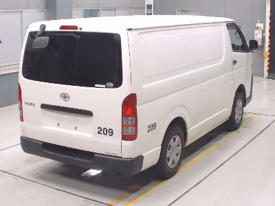 TOYOTA HIACE VAN
