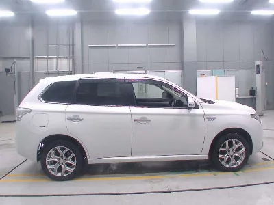 MITSUBISHI OUTLANDER PHEV