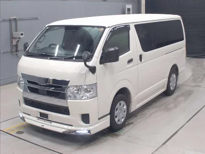 TOYOTA HIACE VAN