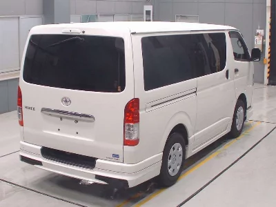 TOYOTA HIACE VAN