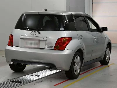 TOYOTA IST