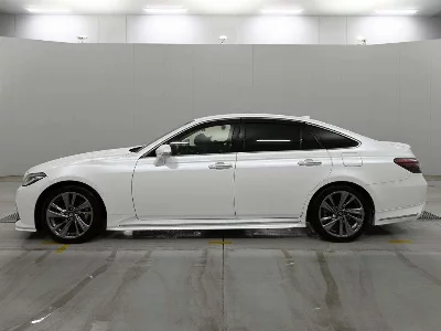 TOYOTA CROWN HYBRID