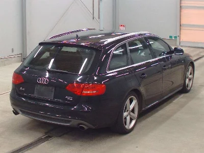 AUDI A4 AVANTE